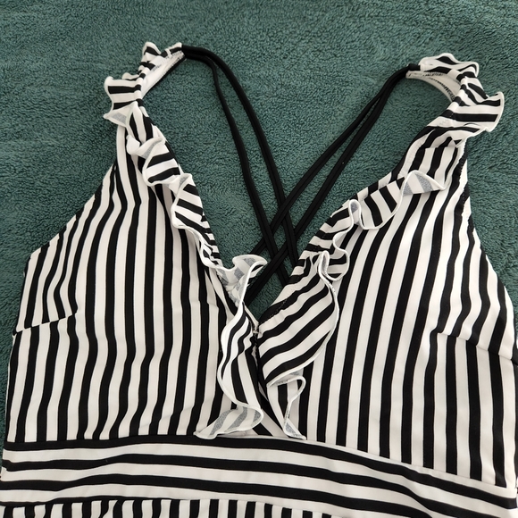 Bathing suit - Picture 3 of 3